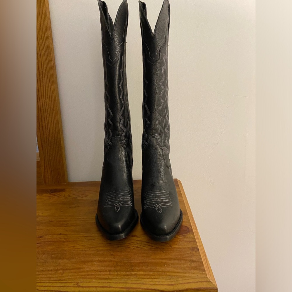 BRAND NEW NEVER WORN DINGO LEATHER WESTERN BOOTS